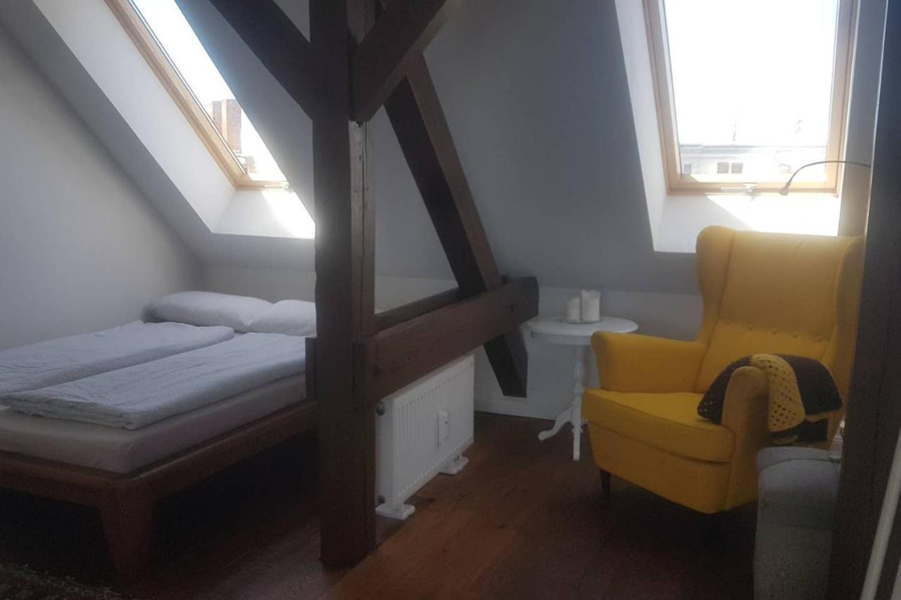Helle Dachgeschosswohnung Fuer 8 Personen In Zentraler Lage Berlin Exteriör bild